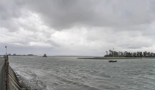 Ландшафт Піщаним Пляжем Маленьким Островом Haulasjhore Знятим Хмарних Вітряних Джерелах — стокове фото