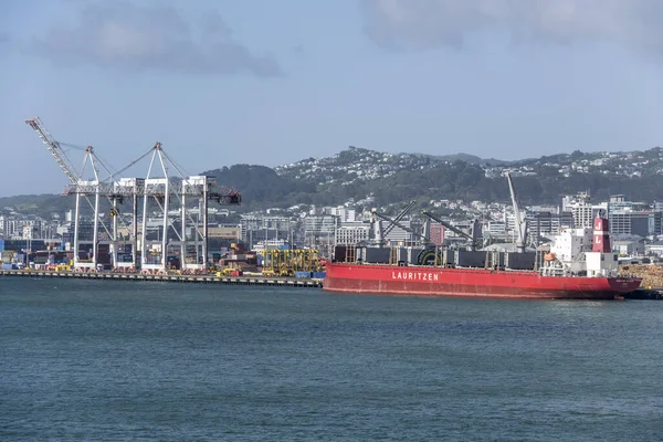 Wellington New Zealand November 2019 Cityscape Cargo Ship Big Cranes — Stockfoto
