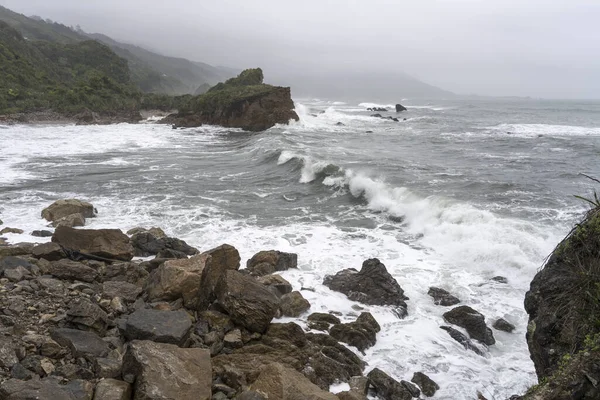 Τοπίο Κύματα Και Αφρό Της Θάλασσας Tasman Στο Μικρό Κολπίσκο — Φωτογραφία Αρχείου