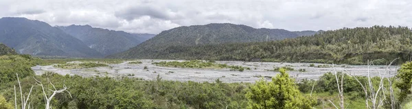 Paisaje Con Río Waingataona Campo Verde Disparado Luz Brillante Primavera —  Fotos de Stock