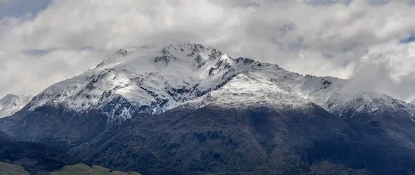 Landschap Met Voorjaarssneeuw Minaret Peak Bij Wanaka Alpenmeer Geschoten Helder — Stockfoto