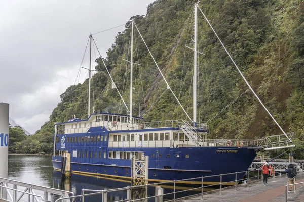 Milford Sound Nova Zelândia Novembro 2019 Paisagem Com Embarcação Turística — Fotografia de Stock