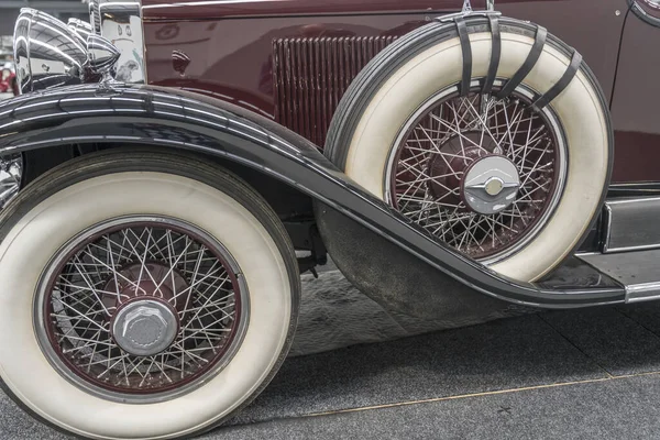 Detail Dari Penjaga Lumpur Dan Berbicara Roda Mobil Vintage Ditembak — Stok Foto