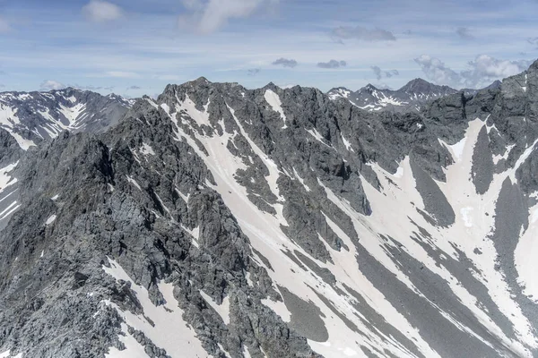Antenne Von Einem Segelflugzeug Von Dunklem Felsgrat Keltischen Gipfelmassiv Mit — Stockfoto