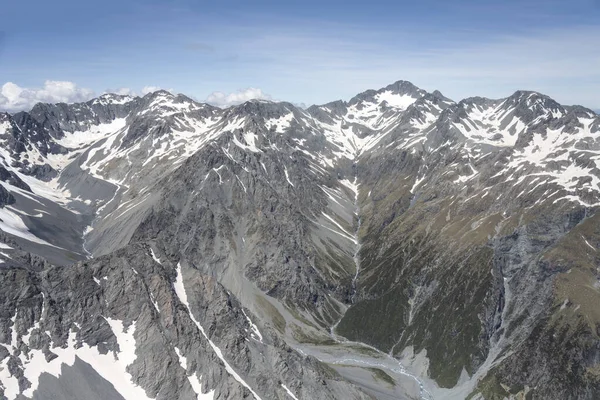 Aérea Planador Encostas Scree Vales Riacho Altos Faixa Vedação Filmado — Fotografia de Stock