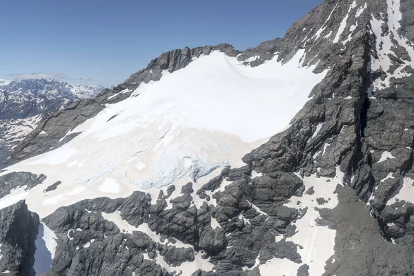 Antenne Van Een Zweefvliegtuig Met Sneeuw Blauw Ijs Helling Bij — Stockfoto