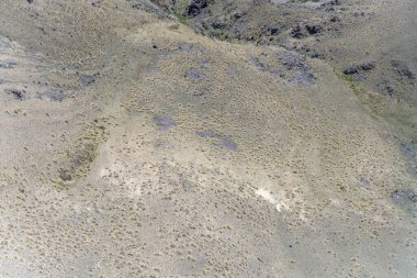 Anten, bir planörden, Mt. Mt. St. Cuthbert verimsiz yamaçları, Omarama, Canterbury, Güney Adası, Yeni Zelanda yakınlarında parlak bahar ışığında çekildi.