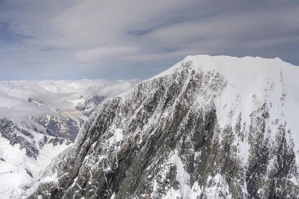 Aerial Glider Cook Range Summit Snow Overhanging Rocky Cliffs Shot — Stock Photo, Image
