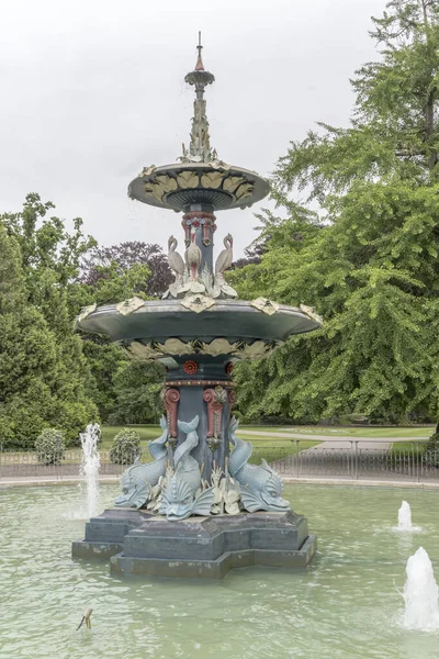 Historical Peacock Fountain Botanic Gardens Shot Bright Spring Cloudy Light — Stock Photo, Image