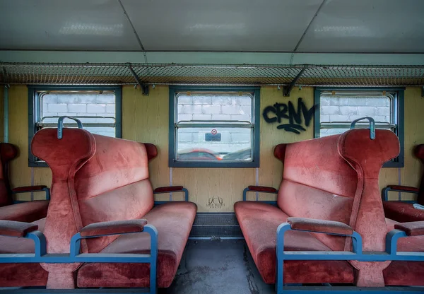 Gratis zitplaatsen aan boord — Stockfoto