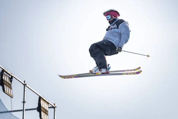 Mailand, Italien - 10. Nov 2016: Freestyle-Ski-Weltcup-Trainingstag im Big Air Mailand. — Stockfoto