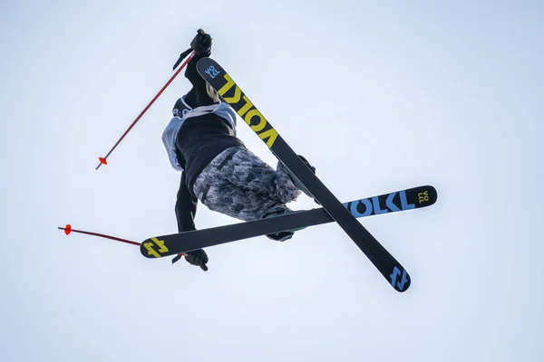 MILANO, ITALIA - 10 NOV 2016: giornata di prove libere della Coppa del Mondo di Sci Freestyle durante Big Air Milan . — Foto Stock