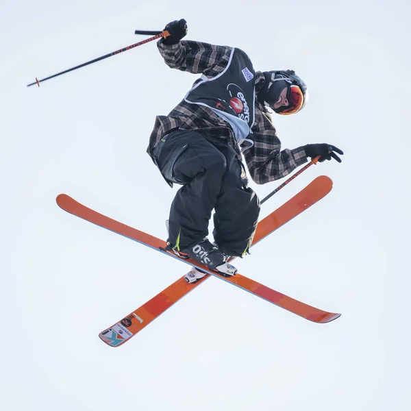 MILÃO, ITÁLIA - NOV 10, 2016: Dia de treino da Copa do Mundo de Esqui Freestyle durante o Big Air Milan . — Fotografia de Stock