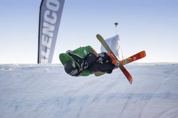 MILÁN, ITALIA - 10 NOV 2016: Día de práctica de la Copa del Mundo de Esquí Freestyle durante el Big Air Milan . —  Fotos de Stock