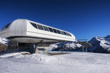 Teleferik istasyonu dağ yamacında