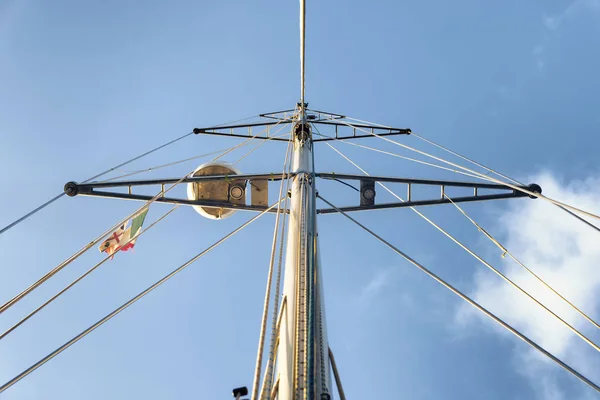 Masts of Sail yacht moderno — Foto Stock