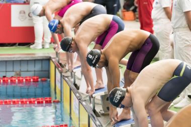 Milan, İtalya - 10 Şubat 2017: Gabriele Detti yüzücü 7 Trofeo citta di Milano Yüzme Yarışması sırasında.