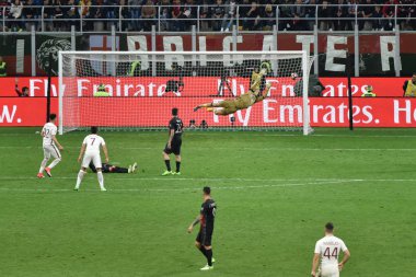 Milan, İtalya-Mayıs 7, 2017: Ac Milan rakip olarak Roma, san siro Stadyumu, Milan, İtalya serie bir futbol maç. El Shaarawy hedef. Sonuç 1-4.