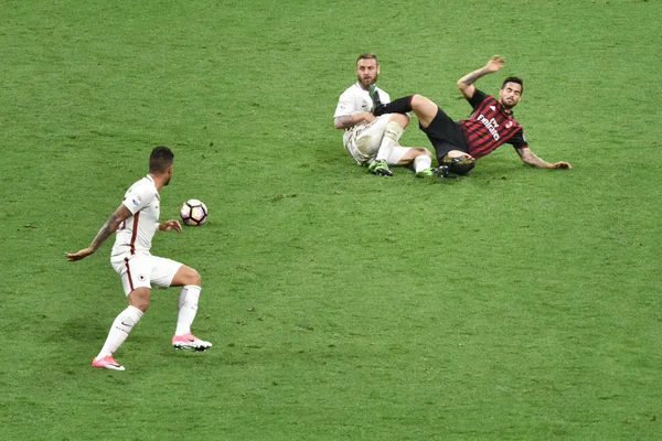 Milán, Itálie-Květen 7, 2017: Italská serie fotbalový zápas Ac Milán vs jako Roma, na stadionu san siro v Miláně. Konečný výsledek 1-4. — Stock fotografie