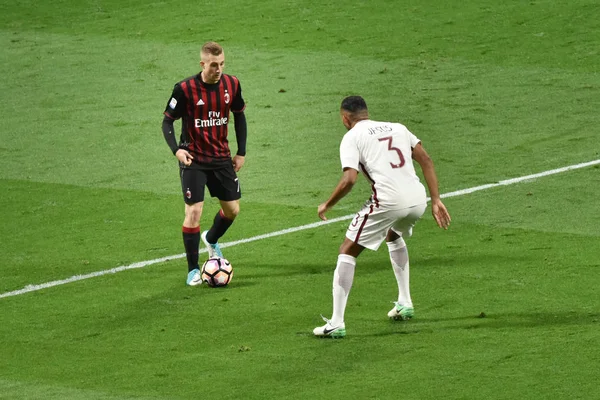 มิลาน, อิตาลี-เมย์ 7, ค.ศ. 2017: อิตาลี ซีเรีย A ฟุตบอลแข่ง AC Milan กับ AS Roma, ที่สนามกีฬาซานซิโร, ในมิลาน ผลสุดท้าย 1 - 4 . — ภาพถ่ายสต็อก