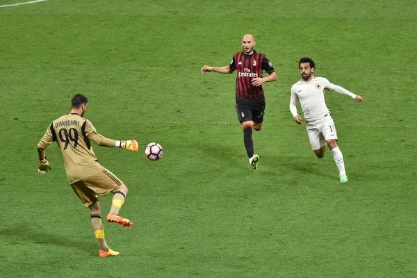 Milán, Itálie-Květen 7, 2017: Italská serie fotbalový zápas Ac Milán vs jako Roma, na stadionu san siro v Miláně. Konečný výsledek 1-4. — Stock fotografie