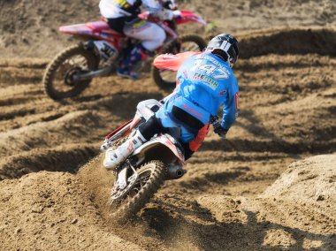 Lund, İtalya - 24 Haziran 2017: Mxgp, örtüsünü ve Mx2 motocross motor yarış sırasında İtalyan Mxgp Dünya Şampiyonası 2017