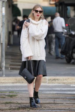 Milan, İtalya - 23 Eylül 2017: Jil Sander moda gösterisi sırasında Milan Fashion Week katılıyor moda kız