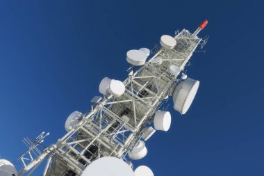 Çanak antenler ile telekomünikasyon Kulesi