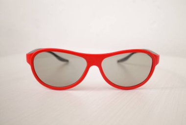 gözlük beyaz izole arka planda