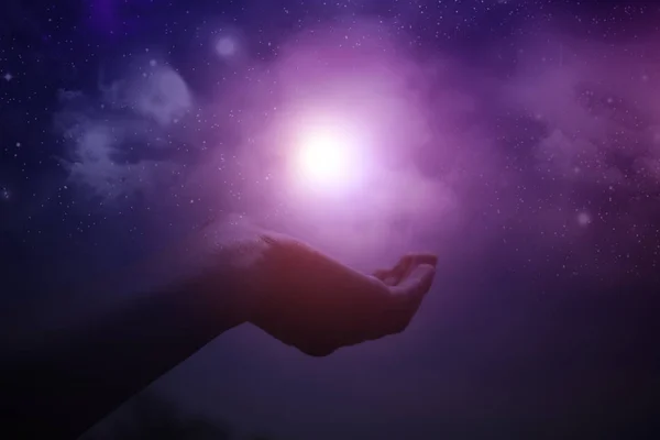 Hand Gegen Den Sternenhimmel Der Mond Scheint — Stockfoto