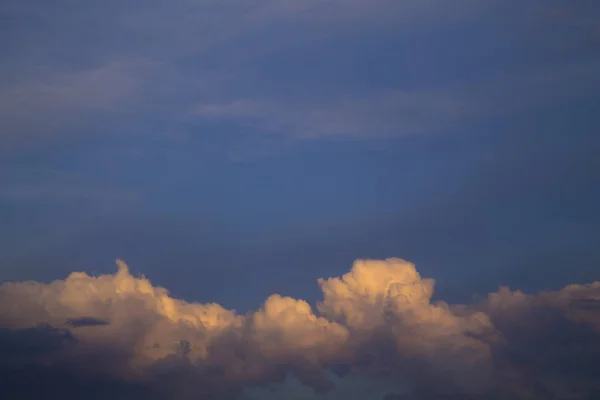 Cielo Antes Tormenta Cielo Oscuro Parcialmente Nublado Puesta Sol — Foto de Stock