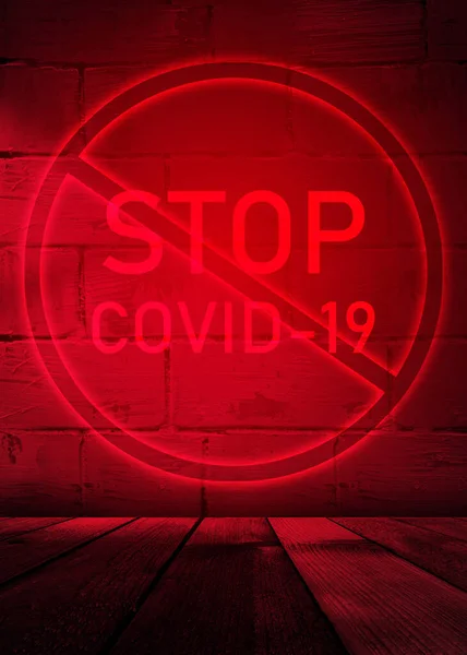 Fundo Abstrato Vermelho Escuro Símbolo Coronavírus Néon Uma Parede Tijolo — Fotografia de Stock