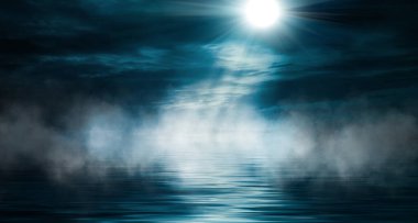 Arka plan gece manzarası. Gece gökyüzü, dolunay. Ayın suyun üzerindeki yansıması..