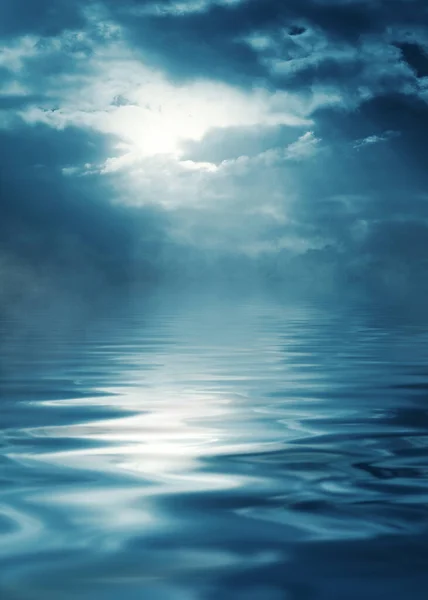 Spiegelung Des Vollmondes Auf Dem Wasser Dunkler Dramatischer Hintergrund Mondschein — Stockfoto