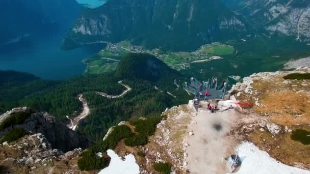 オーストリアの山々 のランドマークの空撮 観察デッキ 指のビュー オーストリア オーバートラウン — ストック動画