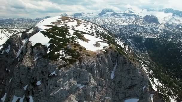 鸟瞰甲板5手指在奥地利的山上 Obertraun 的全景 — 图库视频影像