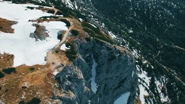 観測の空中パノラマ ビュー デッキ オーストリア オーバートラウンの山で 本の指 — ストック動画