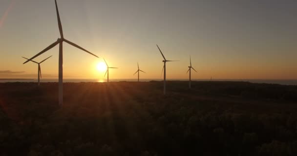 Luchtfoto Voor Windgenerators Avondlucht Het Veld Windmolens Draaien Van Schoepen — Stockvideo