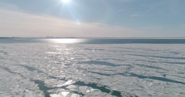 Veduta Aerea Del Ghiaccio Sul Mare Freddo Con Vista Sulla — Video Stock