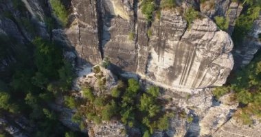 Muhteşem bir panoramik görünüm Bastai Nehri yanındaki güneşli bir hava görünümünü. Almanya