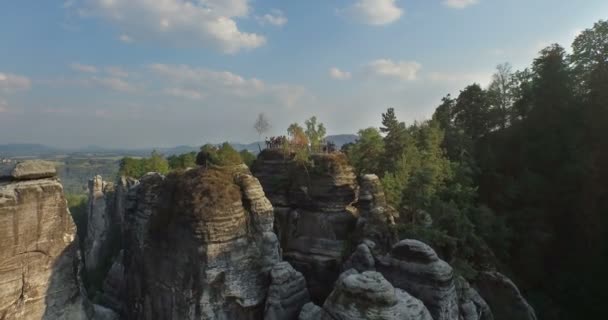 Muhteşem Bir Panoramik Görünüm Bastai Almanya Nehri Yanındaki Güneşli Bir — Stok video