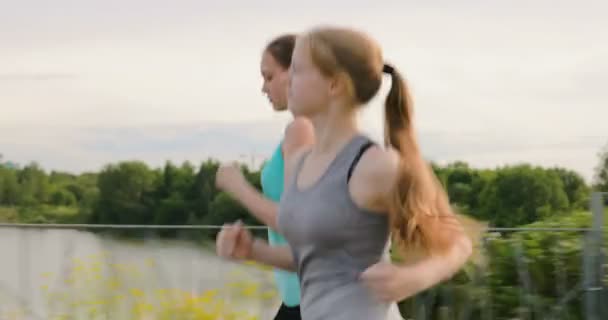 Two Girls Run Walkway Park Next Beautiful Lake Plans Pack — Stock Video