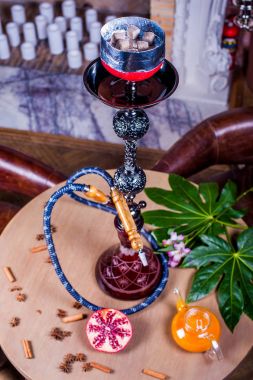 Bir gurme restoranda nargile