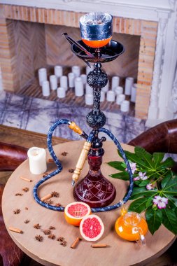 Bir gurme restoranda nargile