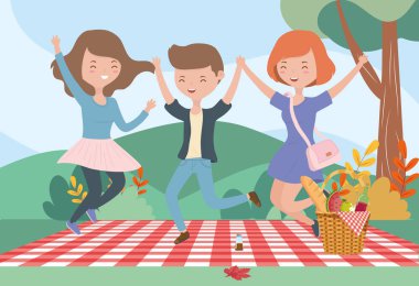 Kadınlar ve erkek battaniyeli çayır pikniği