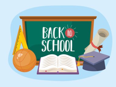 Mezuniyet şapkalı karatahta ve diplomalı kitap