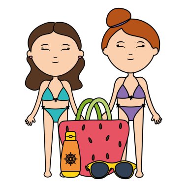 Güzel kadınlar mayolu ve plaj aksesuarlı.