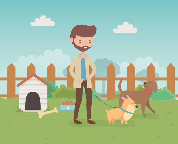 Jovencito con pequeñas máscaras de perros lindos en el campo. — Vector de stock