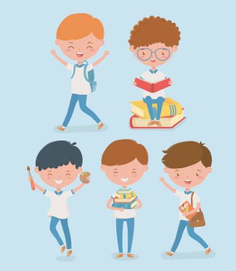 Okul malzemeleriyle küçük öğrenci grubu