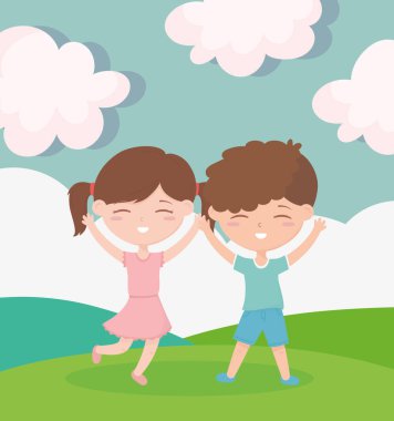 Mutlu çocuklar günü, gülümseyen erkek ve kız dışarıda kutlama yapıyor.